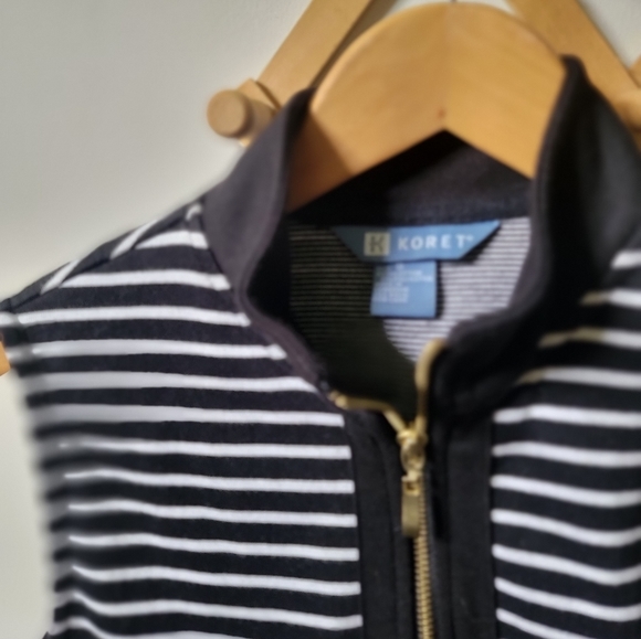Koret black and white zipper vest‎ small - Picture 3 of 4